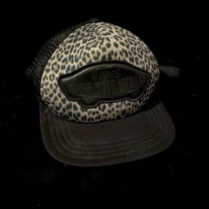 vans “off the wall” trucker foam hat